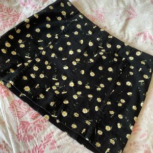 EUC jolt daisy black corduroy mini skirt size 11/30